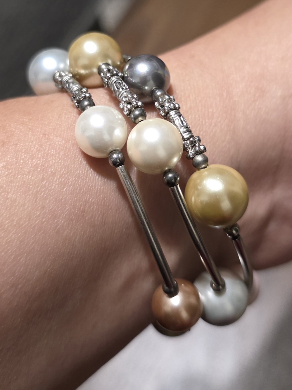 Multi-Color Pearl Memory Wire Bracelet - Picture 3 of 4